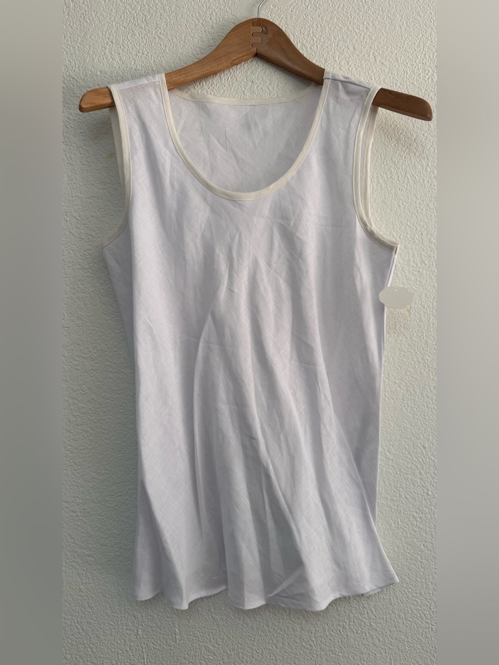 100% linen Classic White Scoop Neck Tank Top - Women